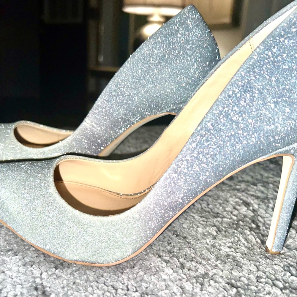 Gorgeous silver pointed toe pumps.  5 inch heel.  Never worn. Perfect condition.